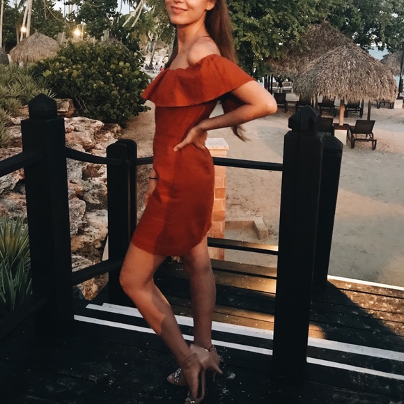 Kendall + Kylie • Ruffle Off Shoulder Dress - Picture 7 of 9